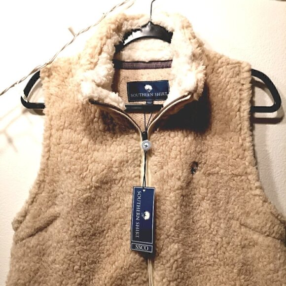 NWT Southern Shirt Women's L Soft Sherpa Vest - Picture 2 of 14